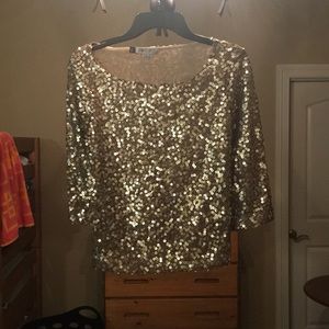 Super cute gold sequence 3/4 sleeve top!